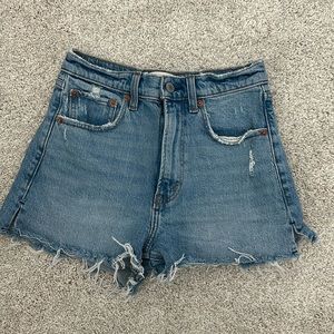 Abercrombie high rise Jean shorts size 24/00